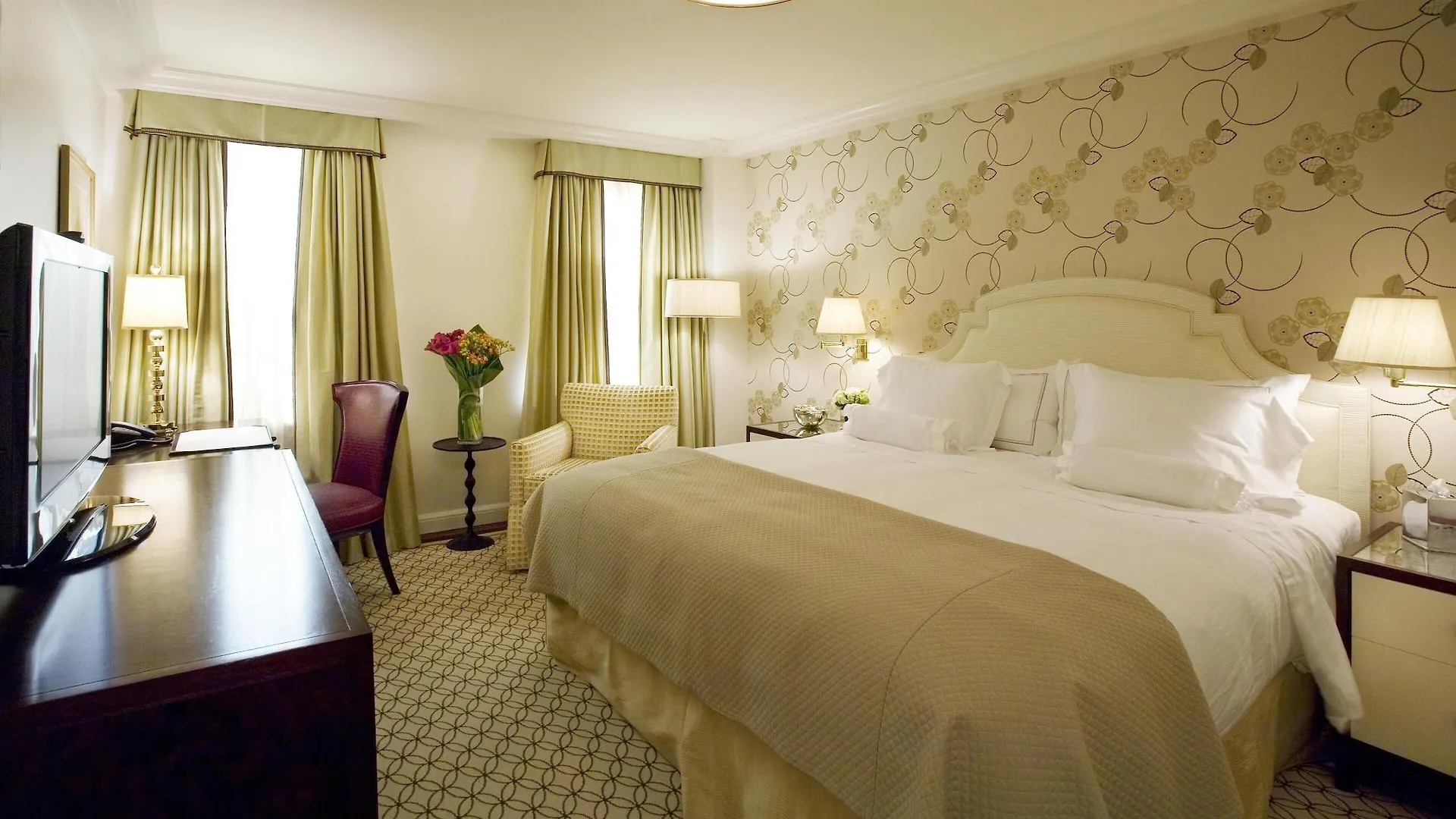 The Carlyle, A Rosewood Hotel Нью-Йорк США